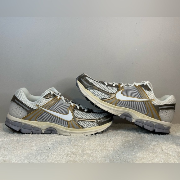 Nike Other - Nike Zoom Vomero 5